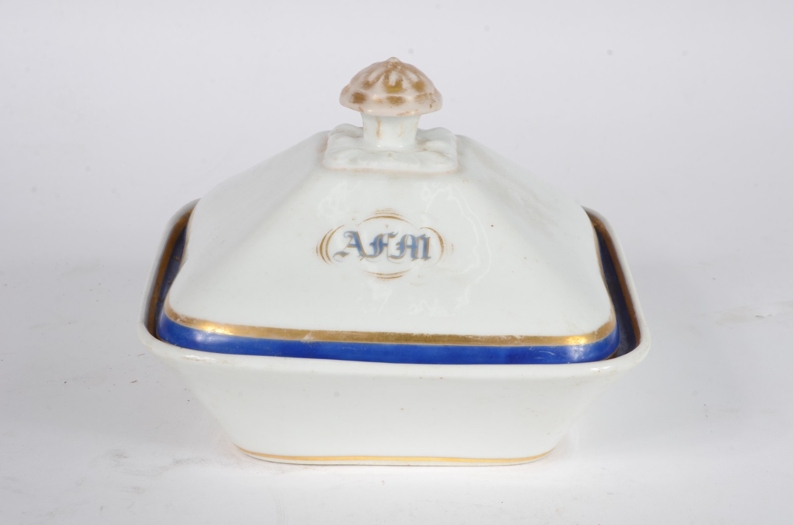 Antônio Ferrão Moniz de Aragão - Terrina de porcelana branca com... - foto 1 de 5