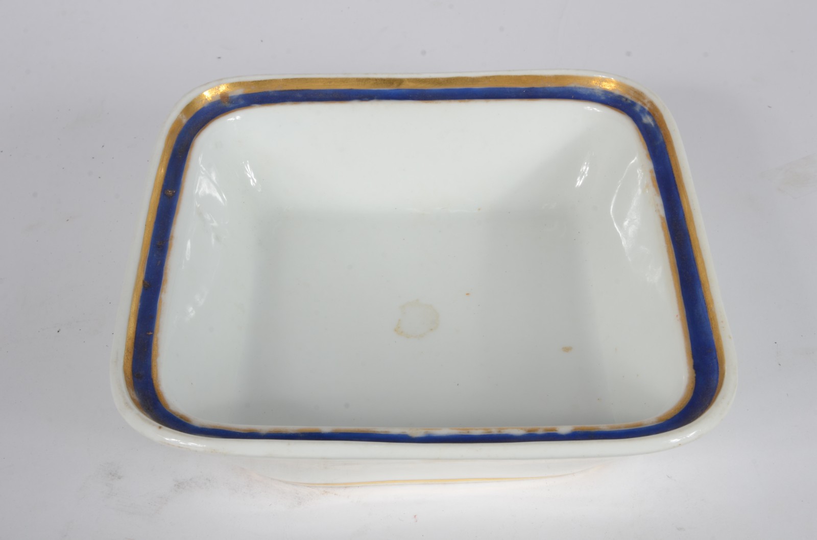 Antônio Ferrão Moniz de Aragão - Terrina de porcelana branca com... - foto 4 de 5