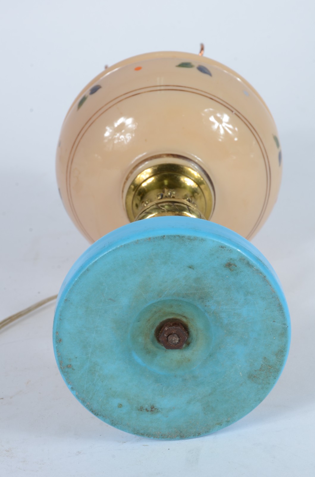 Abatjour opalinado com metal dourado e manga de vidro. - foto 4 de 5