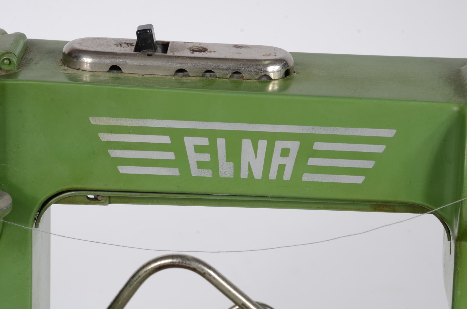 Máquina de costura antiga, marca Elna. - foto 4 de 8