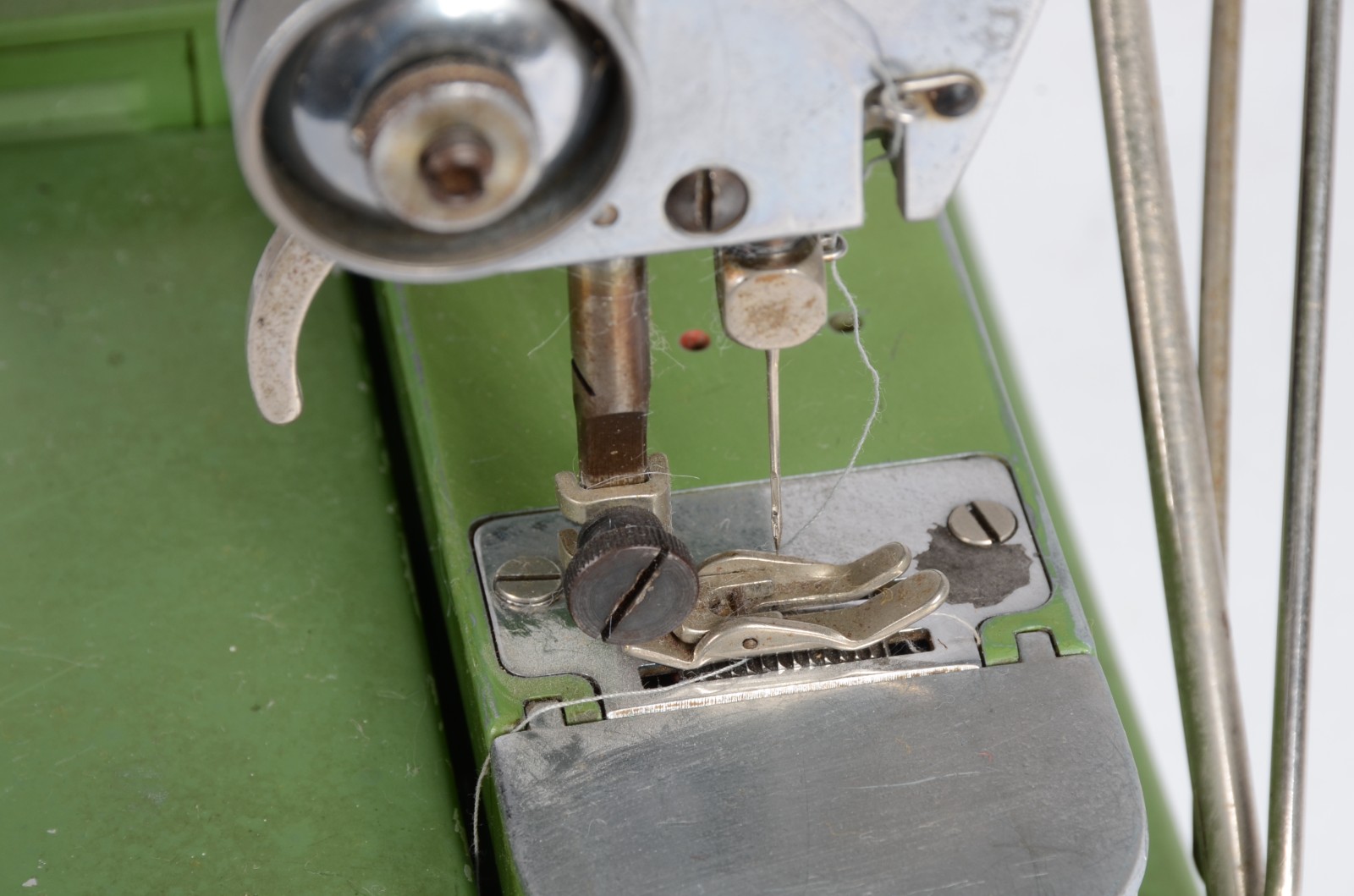 Máquina de costura antiga, marca Elna. - foto 8 de 8