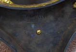 Grande bowl  em forma de pira devocional , em m... - Grande bowl  em forma de pira devocional , em metal oxidado nos tons bronze e cobre com figuras e pés de caprinos dourados a ouro . Serve como f...
