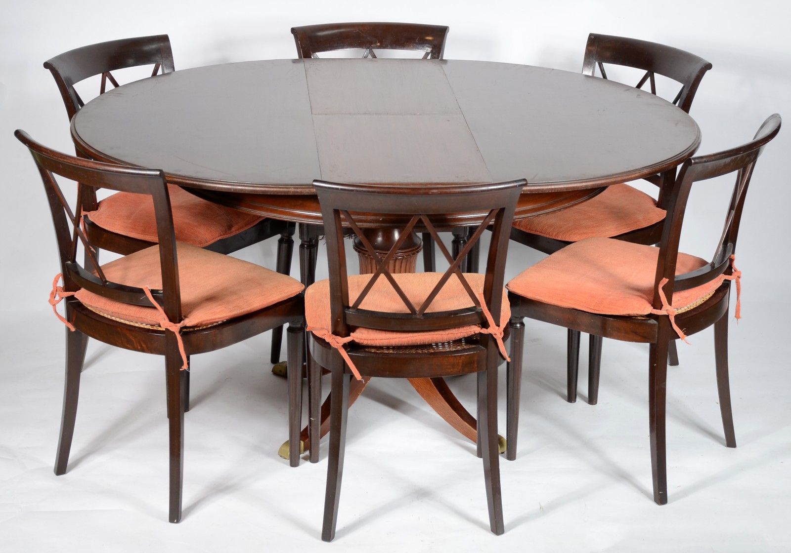 Mesa de jantar feitio redondo, tabua extensora medindo 1.00 m. x 0,36... - foto 1 de 11