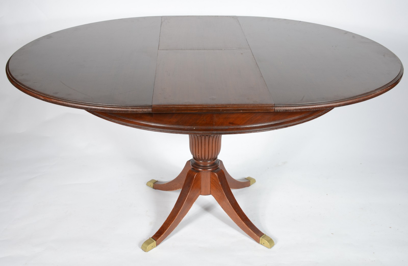 Mesa de jantar feitio redondo, tabua extensora medindo 1.00 m. x 0,36... - foto 2 de 11