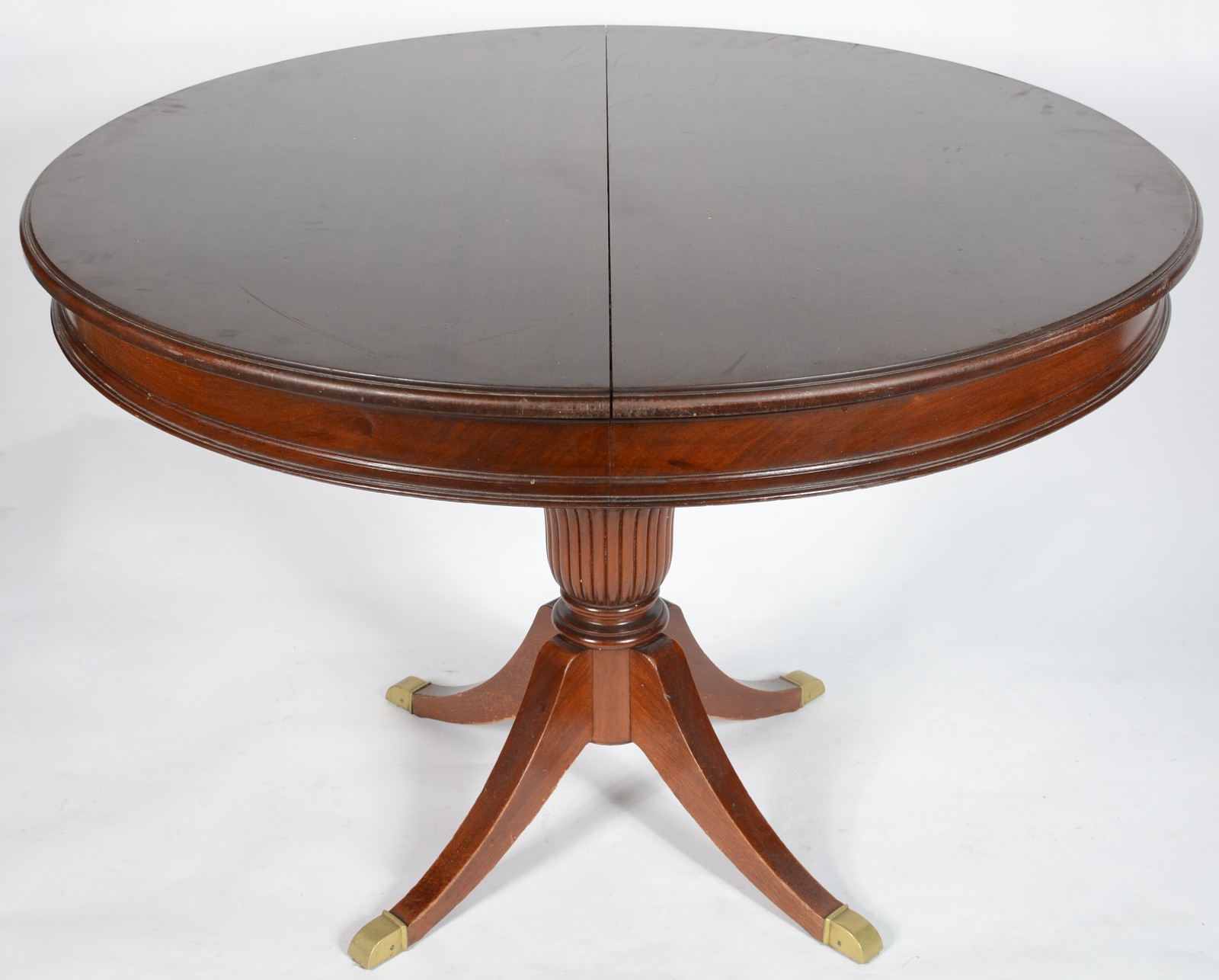 Mesa de jantar feitio redondo, tabua extensora medindo 1.00 m. x 0,36... - foto 3 de 11