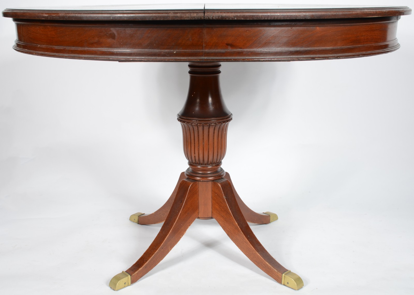 Mesa de jantar feitio redondo, tabua extensora medindo 1.00 m. x 0,36... - foto 4 de 11