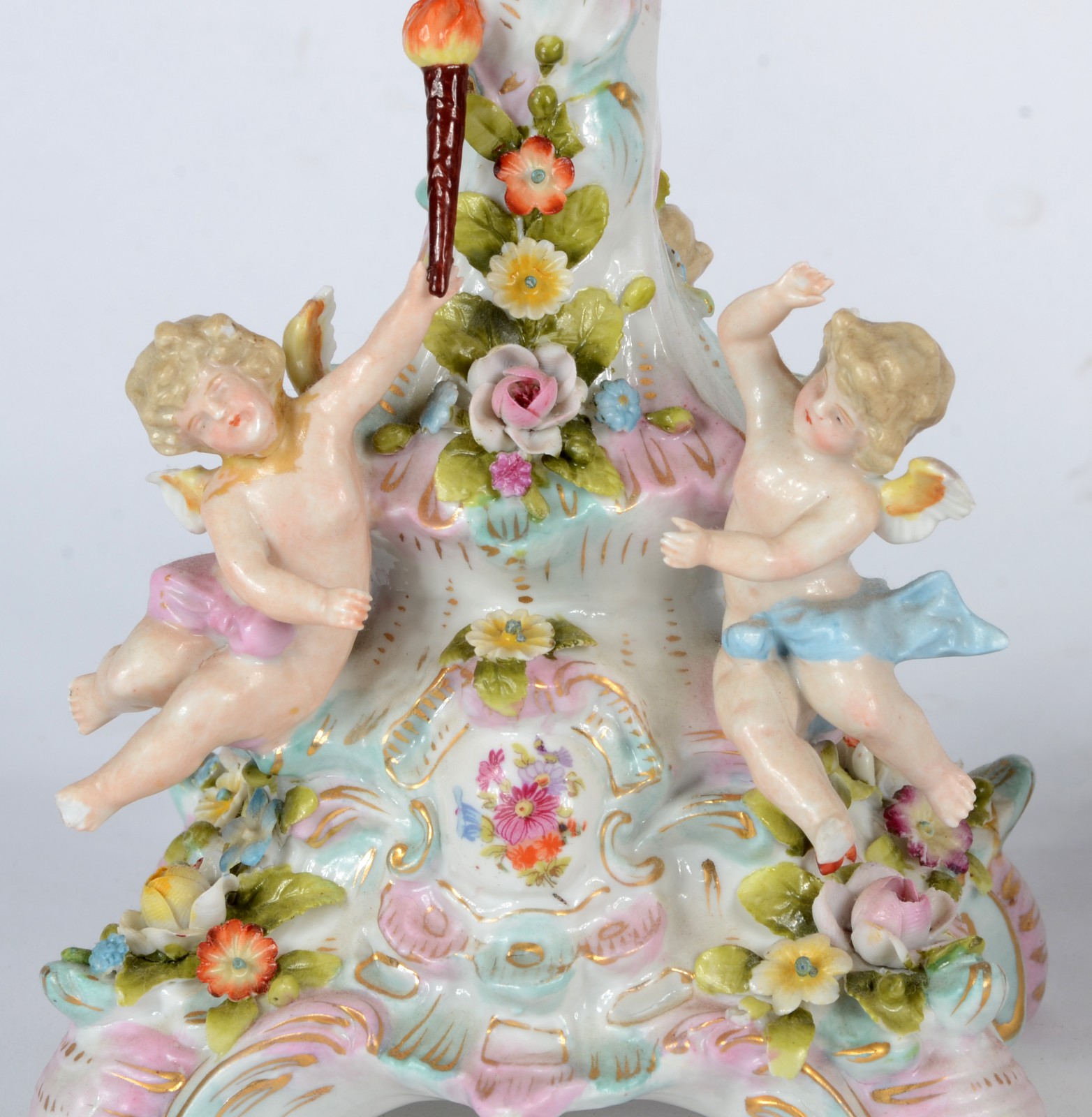 Par de pequenas fruteiras de porcelana europeia decoradas com figuras... - foto 5 de 11