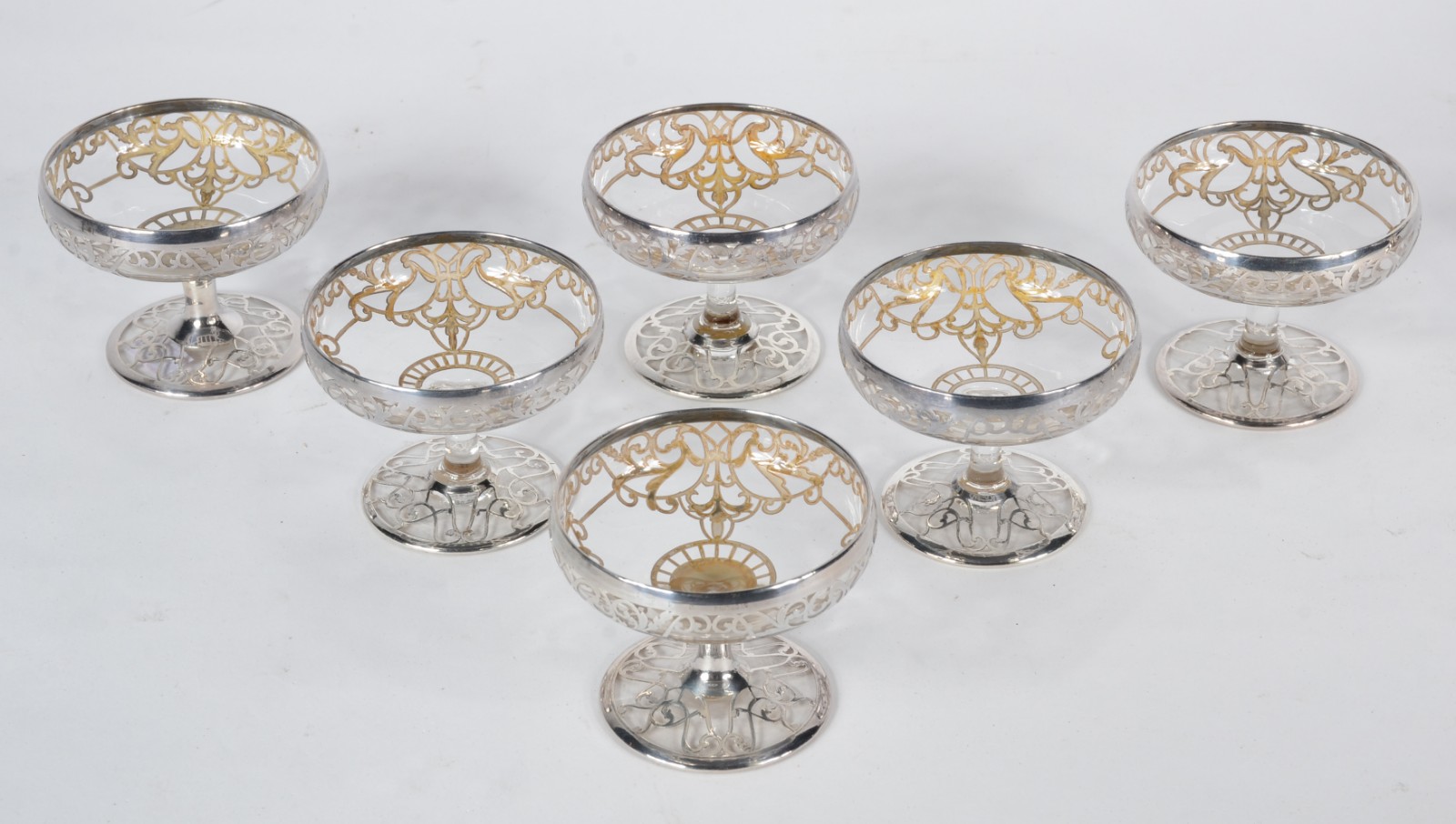 Diversas peças de metal prateado e cristal, sendo: fruteira com borda... - foto 4 de 6
