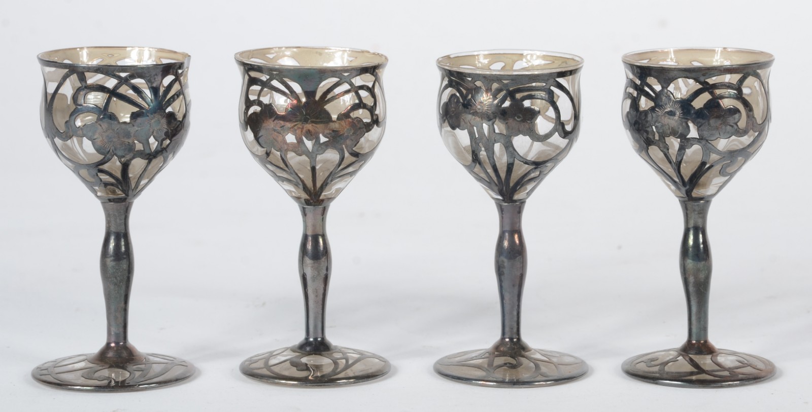 Diversas peças de metal prateado e cristal, sendo: fruteira com borda... - foto 5 de 6