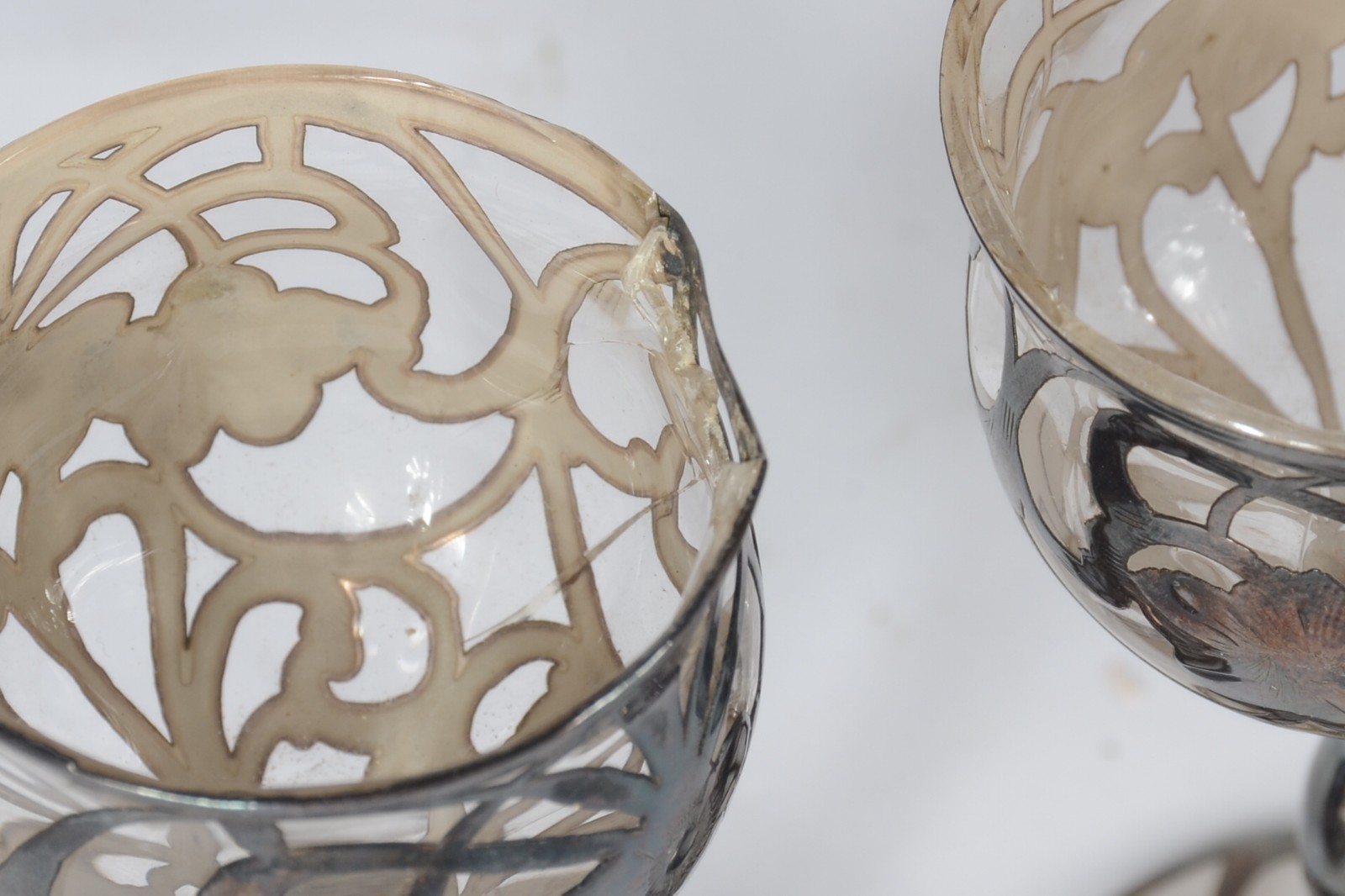 Diversas peças de metal prateado e cristal, sendo: fruteira com borda... - foto 6 de 6