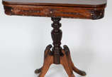 Mesa de encostar  D. João VI  de jacarandá , co... - Mesa de encostar  D. João VI  de jacarandá , com tampo de abrir, pé central  e 4 pernas com pata de leão em metal dourado.
