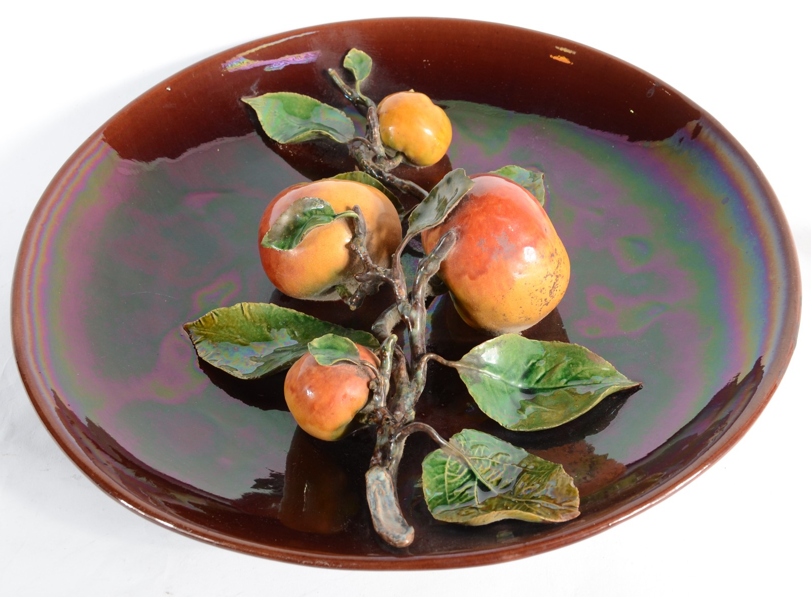 Grande prato de cerâmica portuguesa decorada com frutos em relevo e... - foto 1 de 7