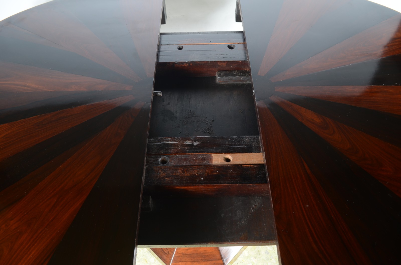 Mesa francesa Art Deco em madeira nobre, realçada por belos veios... - foto 4 de 4