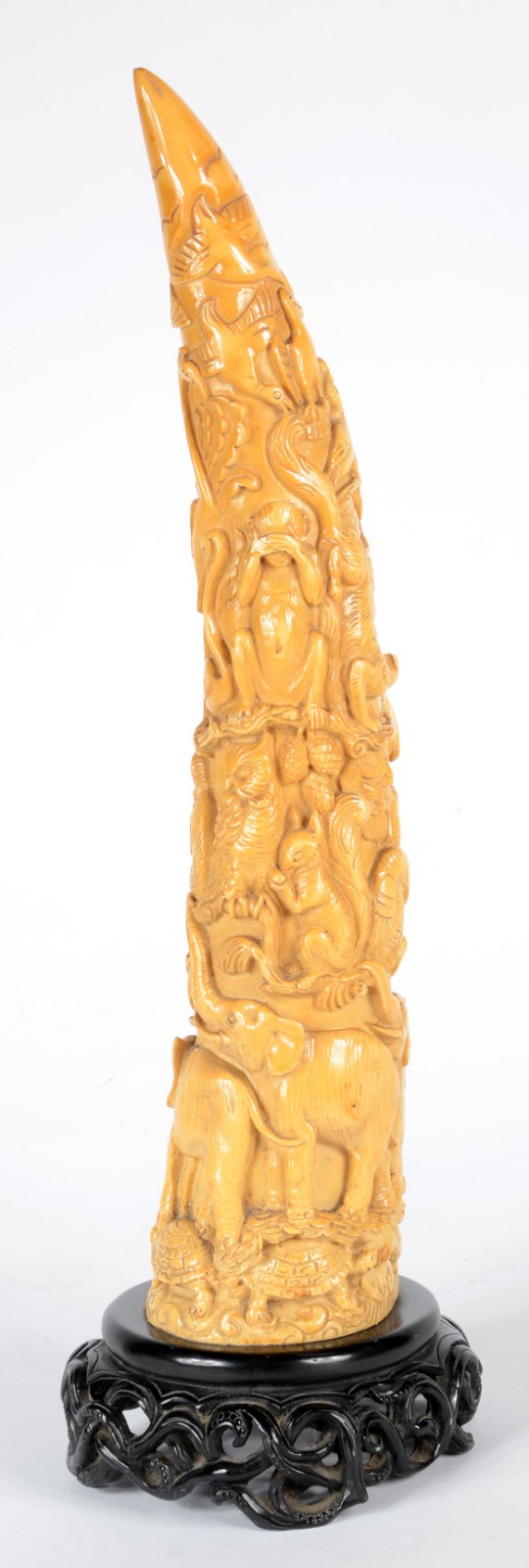 Escultura de resina na forma de chifre com animais em relevo, base de... - foto 4 de 5