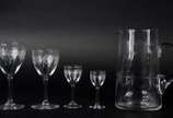 Serviço de cristal frances Saint Louis lavrado ... - Serviço de cristal frances Saint Louis lavrado com guirlandas, composto de: 6 taças para vinho tinto, 6 para vinho branco, 6 para licor, 6 para ...