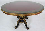 Mesa oval com  coluna central de 4 pés ,  Napol... - Mesa oval com  coluna central de 4 pés ,  Napoleão III.    Boulle  em laca preta  encrustações em metal dourado e " Tartaruga " vermelha , centr...