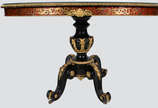Mesa oval com  coluna central de 4 pés ,  Napol... - Mesa oval com  coluna central de 4 pés ,  Napoleão III.    Boulle  em laca preta  encrustações em metal dourado e " Tartaruga " vermelha , centr...