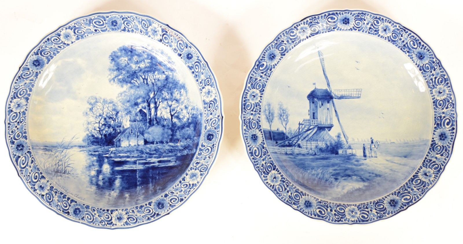 Par de medalhões de faiança holandesa de Delft, decoradas em tons de... - foto 1 de 8