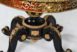Mesa oval com  coluna central de 4 pés ,  Napol... - Mesa oval com  coluna central de 4 pés ,  Napoleão III.    Boulle  em laca preta  encrustações em metal dourado e " Tartaruga " vermelha , centr...