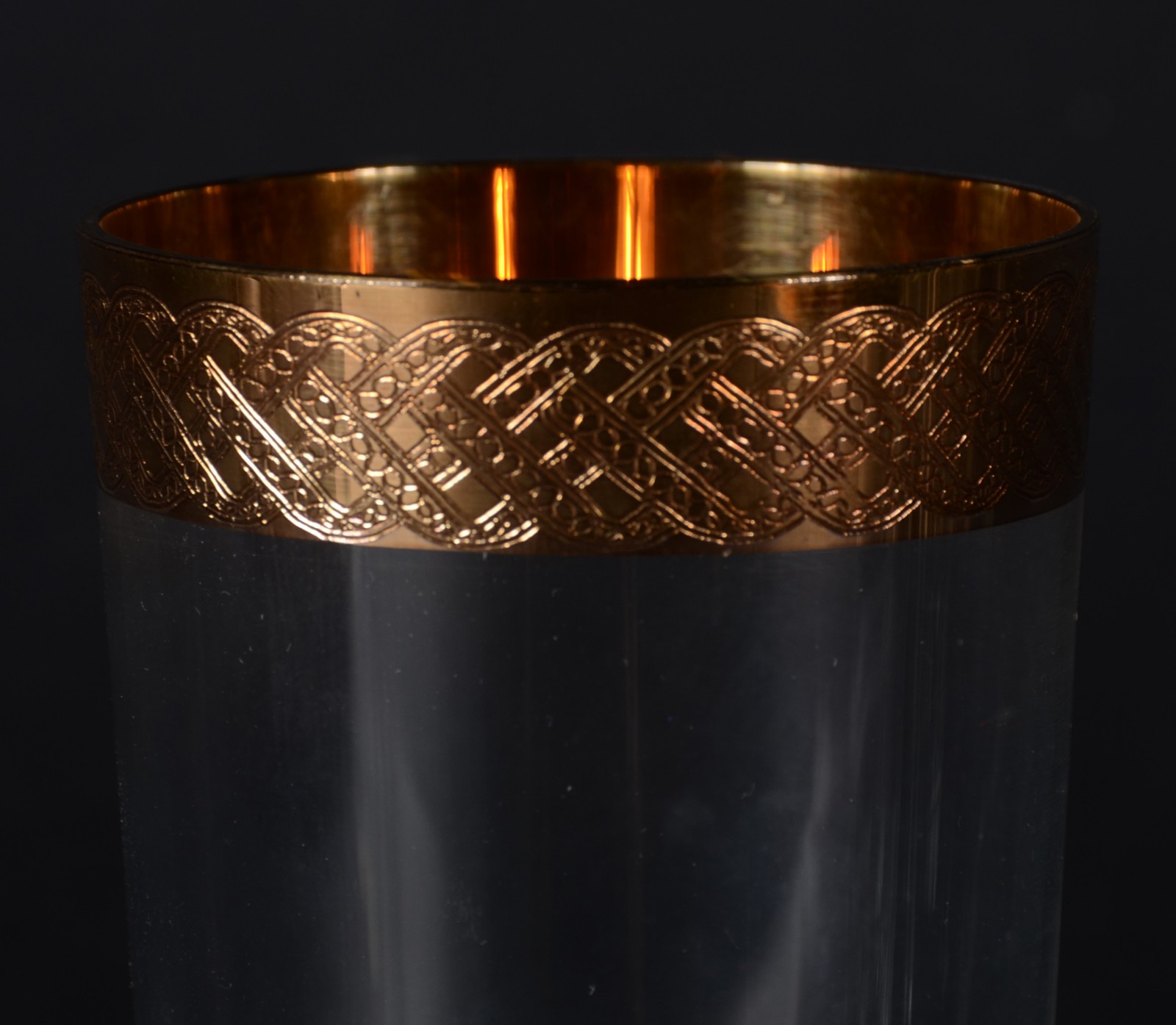 Conjunto com 5 copos longos de cristal com bordas douradas. - foto 3 de 3