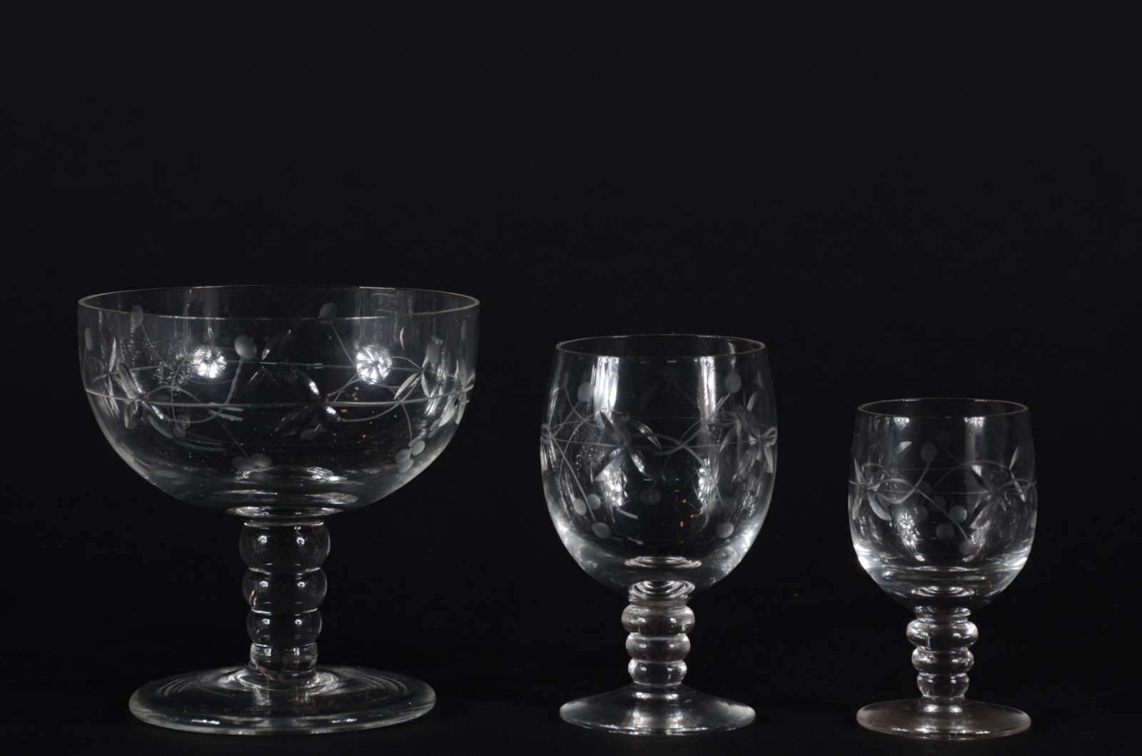 Conjunto em demi cristal lapidado, composto de: 9 taças para... - foto 2 de 2