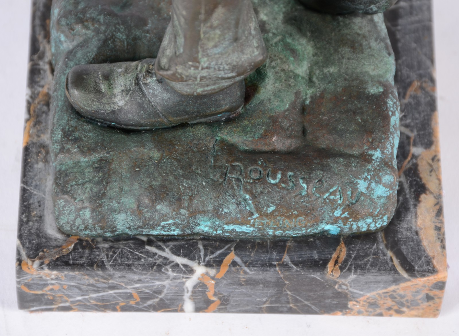 Escultura de bronze com marfim representando violinista, base de... - foto 4 de 8