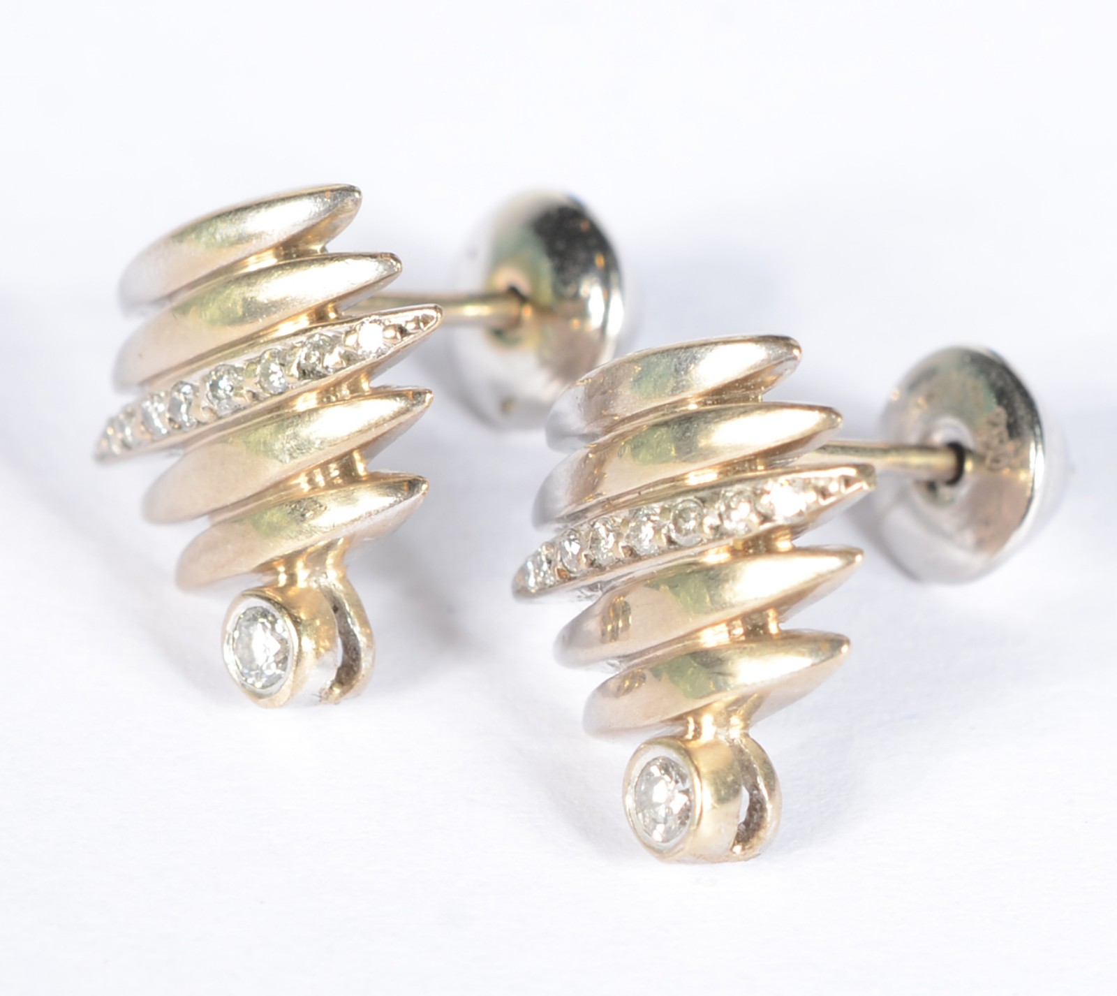 Par de brincos de ouro branco e ouro 18 k., cravejada com brilhantes... - foto 1 de 6