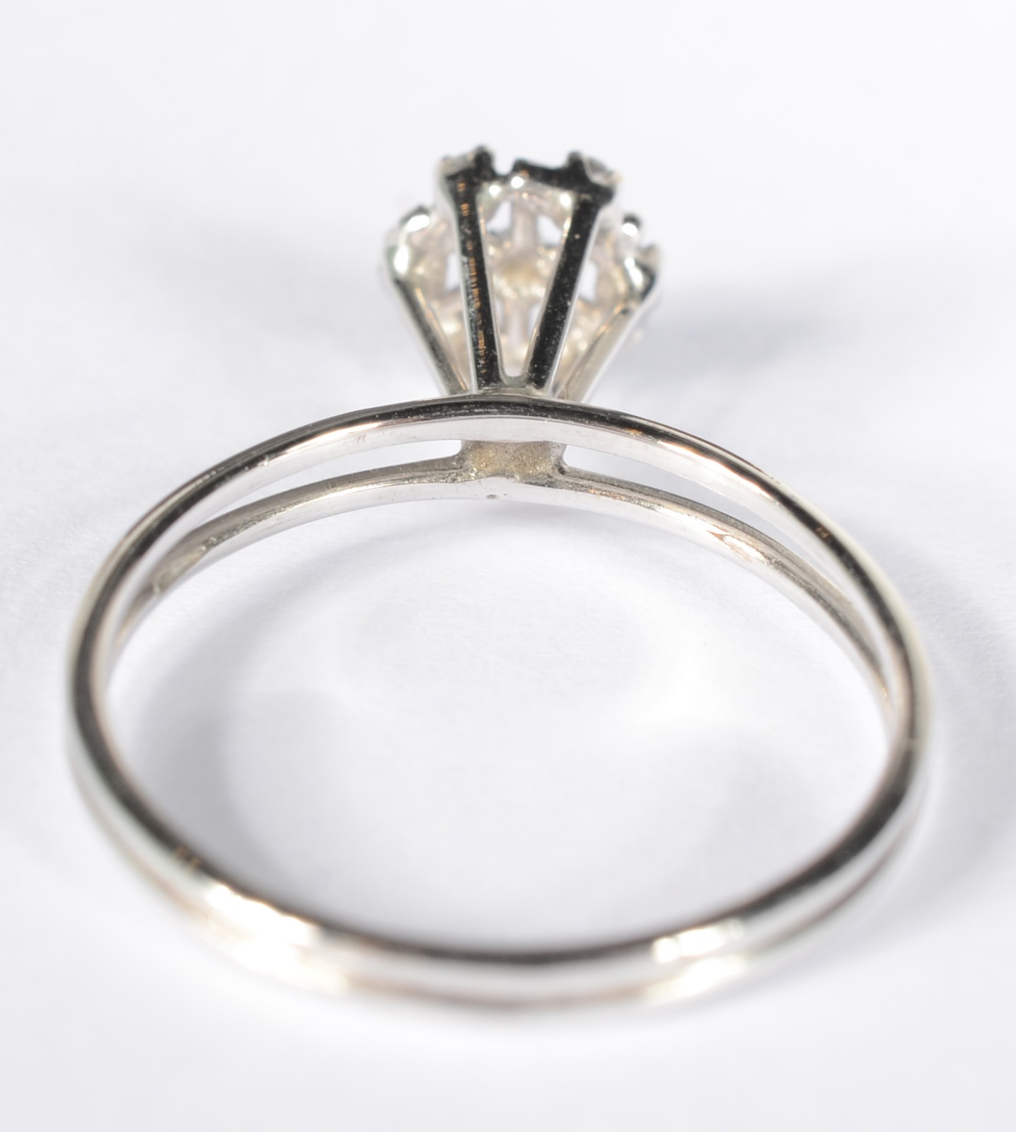 Anel feitio chuveiro de ouro branco com mini brilhantes. Aro 15. (Por... - foto 3 de 4
