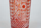 Vaso de cristal lapidado doublé vermelho, altur... - Vaso de cristal lapidado doublé vermelho, altura 27 cm.