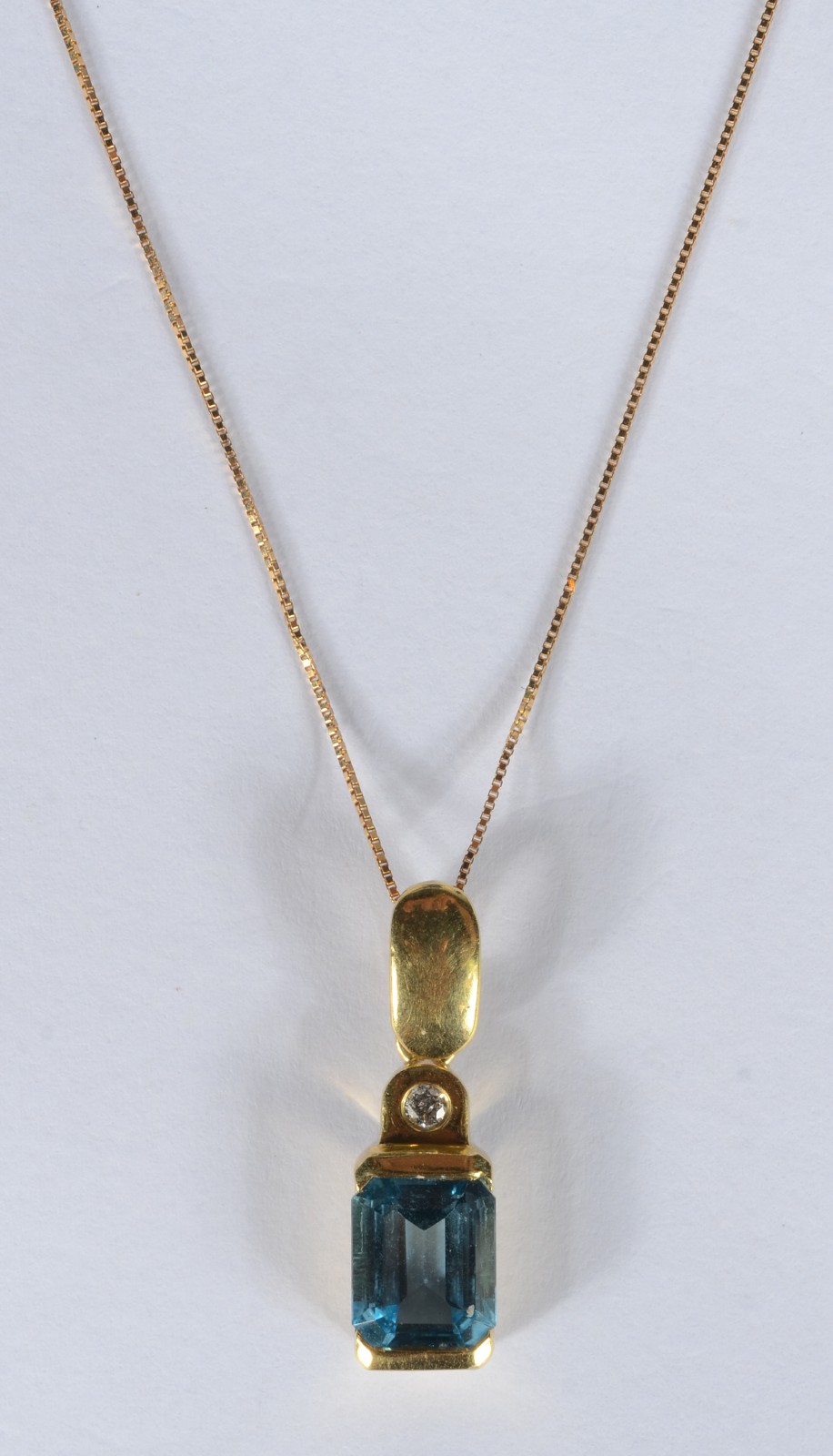 Colar de ouro 18 k., contraste 750 mls com pendente com pedra topázio... - foto 3 de 4