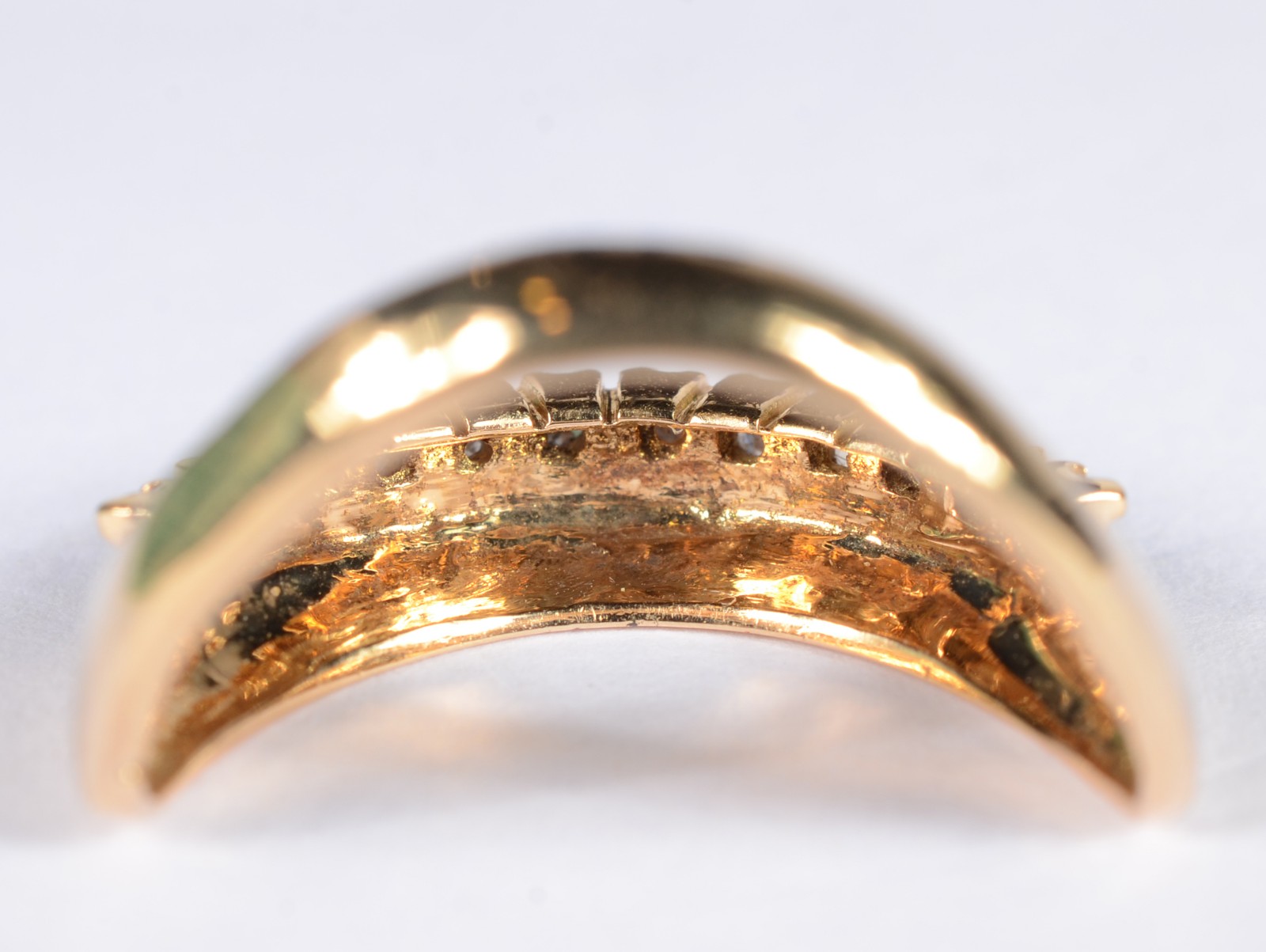 Anel de ouro 18 k., contraste 750 mls com doze brilhantes. Aro 15... - foto 5 de 6