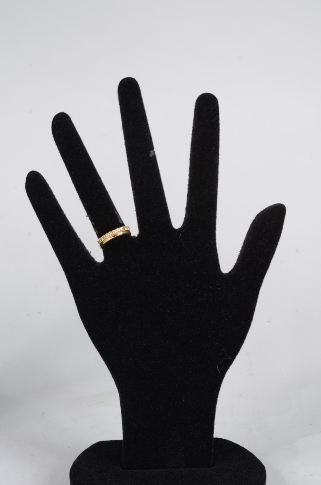 Anel de ouro 18 k., contraste 750 mls com doze brilhantes. Aro 15... - foto 6 de 6