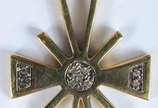 Pendente na forma de cruz com brilhantes e resp... - Pendente na forma de cruz com brilhantes e resplendor de ouro 18 k. (Por motivos de segurança a peça não se encontra na loja).