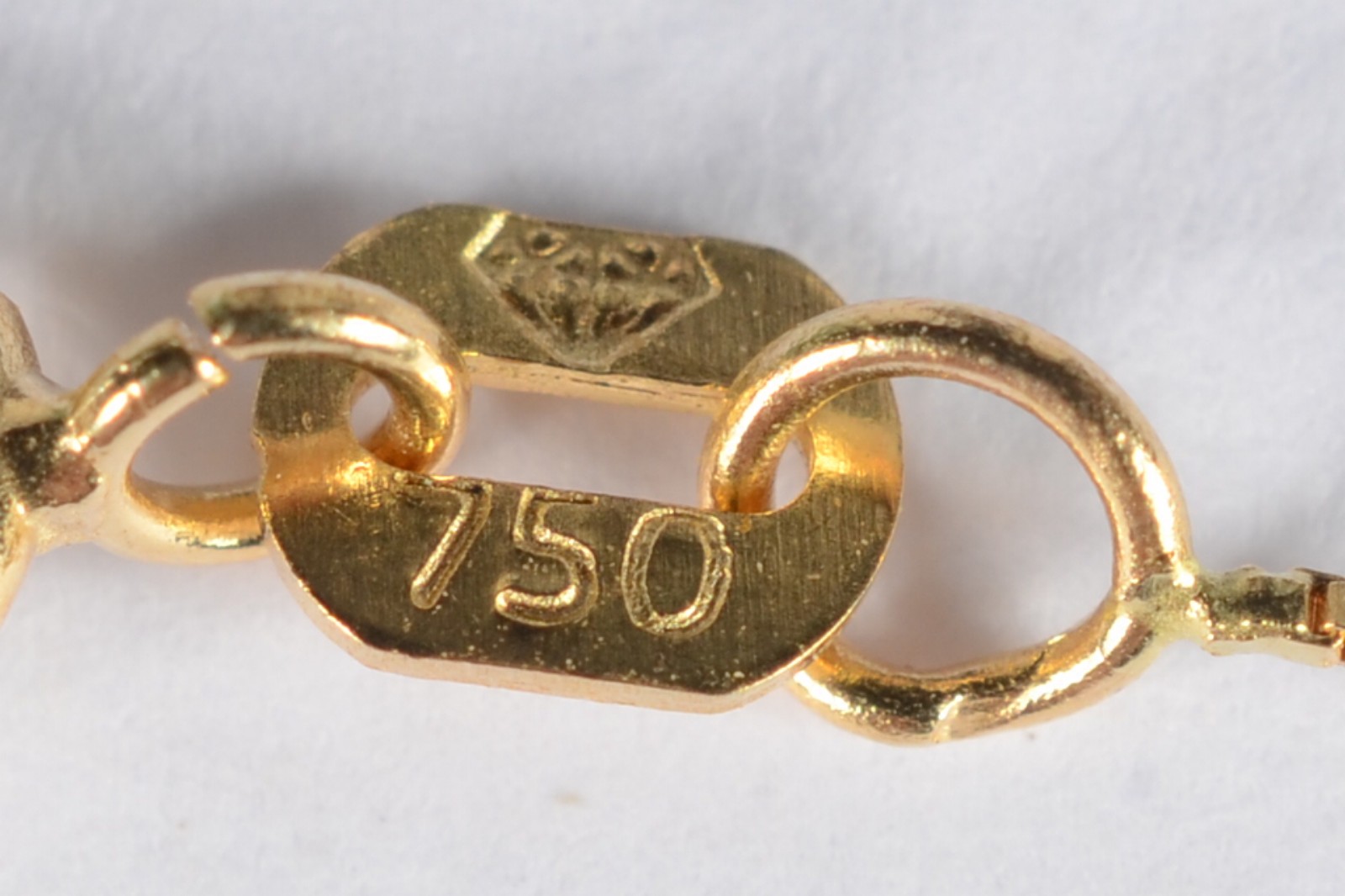 Gargantilha com pendente de Nossa Senhora Aparecida de ouro 18 k... - foto 8 de 8