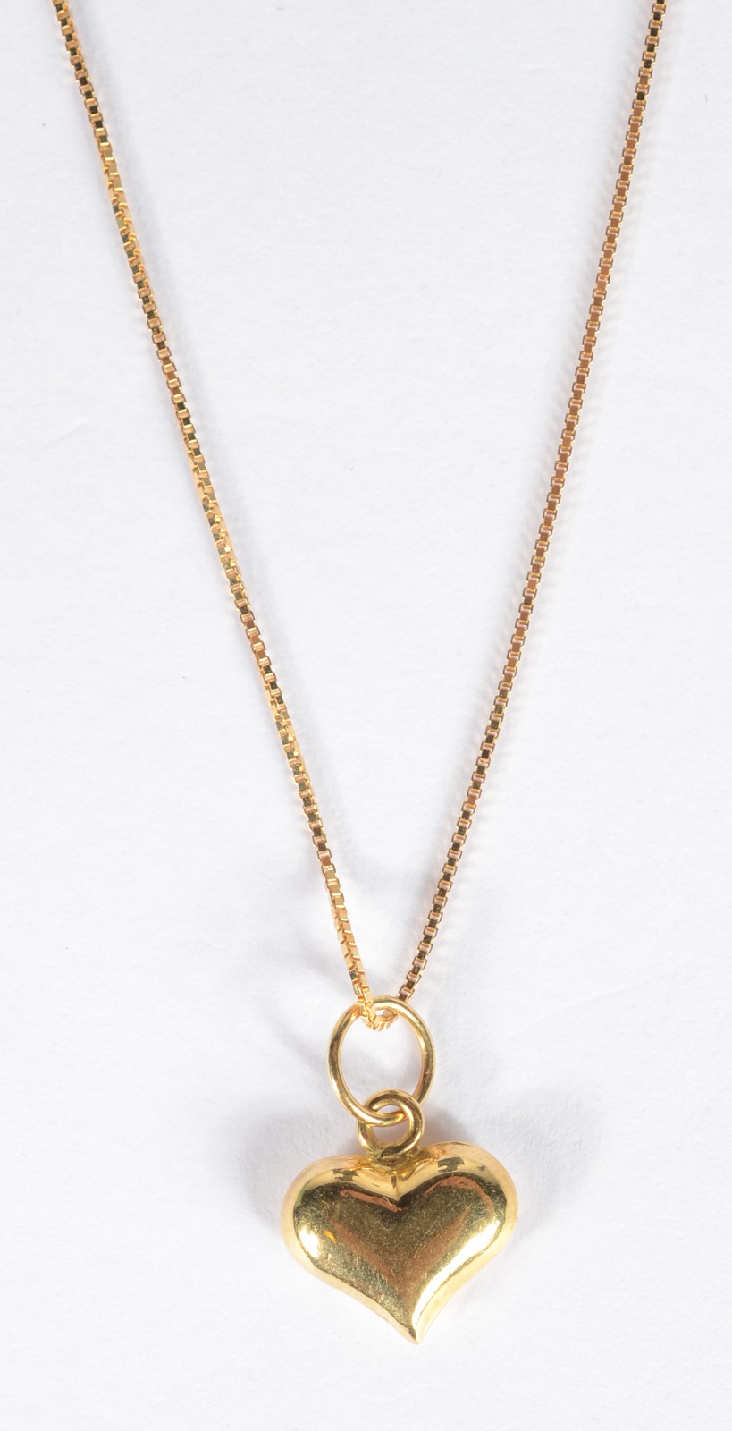 Gargantilha com pendente na forma de coração de ouro 18 k., contraste... - foto 6 de 6