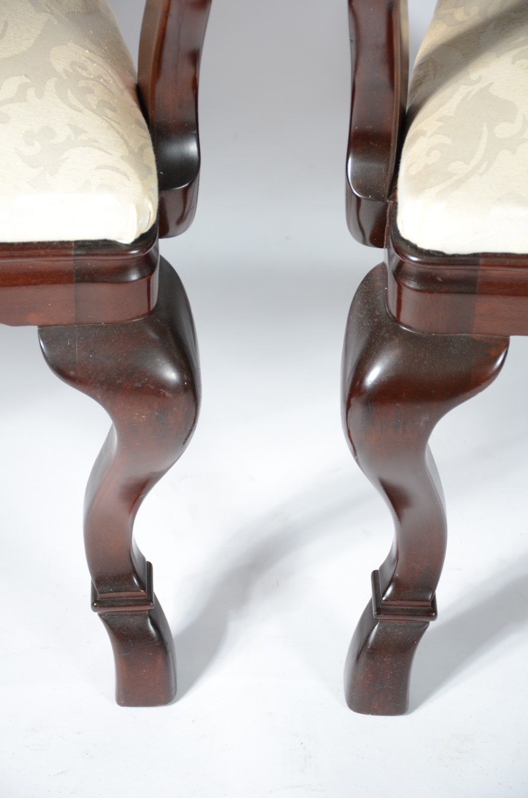 Conjunto com 8 cadeiras de madeira nobre para sala de jantar, sendo... - foto 6 de 9