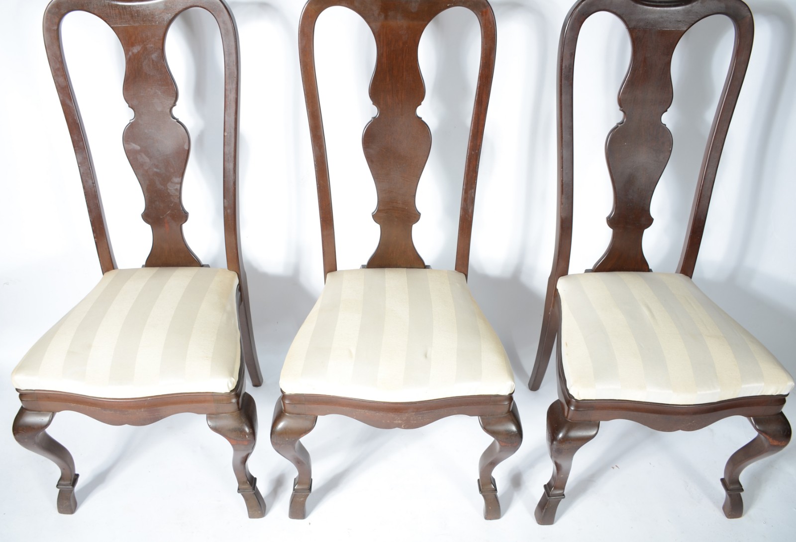 Conjunto com 8 cadeiras de madeira nobre para sala de jantar, sendo... - foto 4 de 9