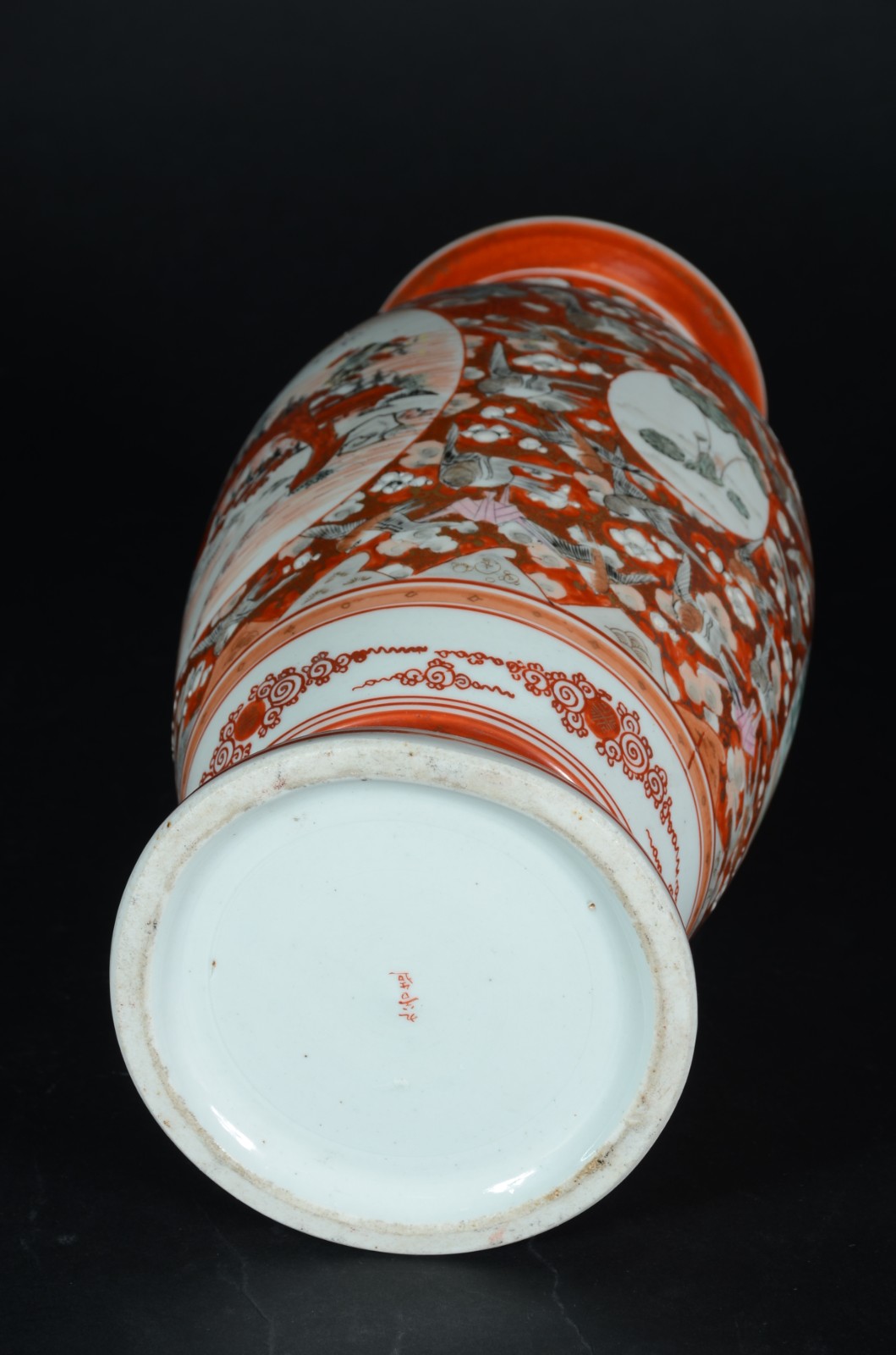 Vaso de porcelana chinesa decorado com figuras de guerreiros em tons... - foto 4 de 5