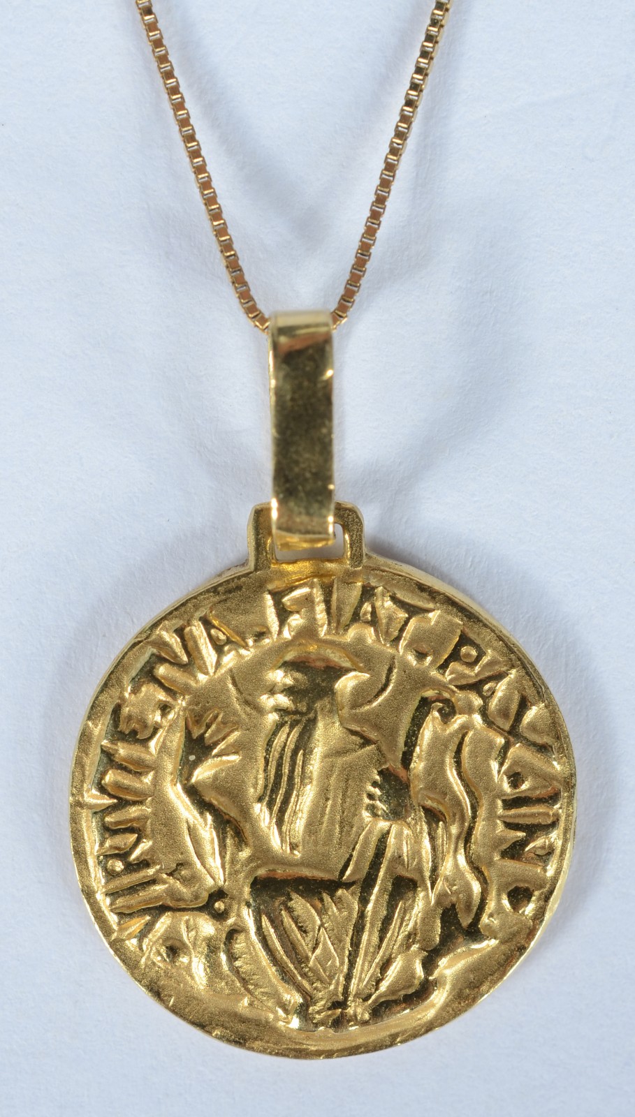 Colar com pendente com imagem sacra de ouro 18 k., contraste 750 mls... - foto 1 de 7