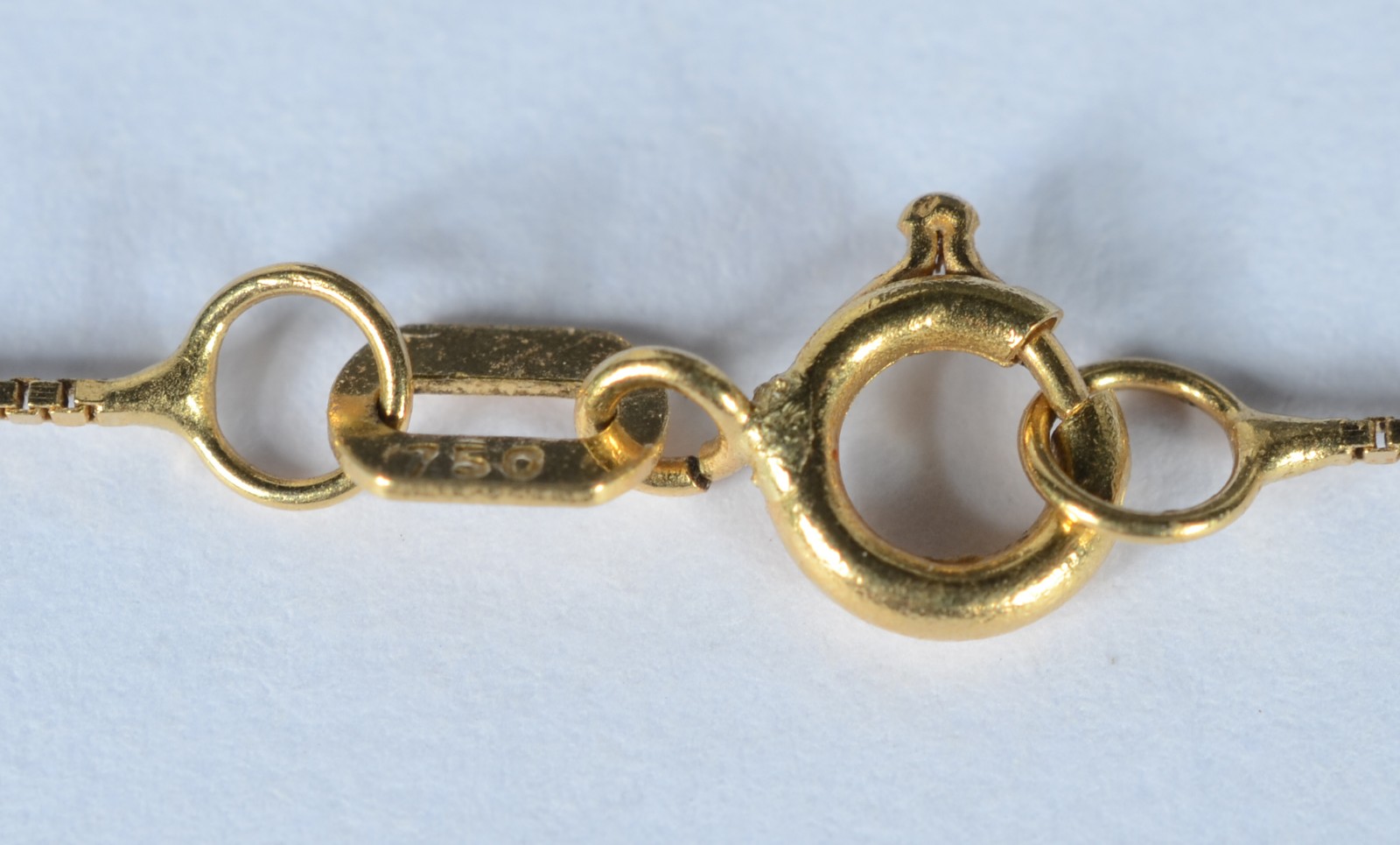 Colar com pendente com imagem sacra de ouro 18 k., contraste 750 mls... - foto 4 de 7