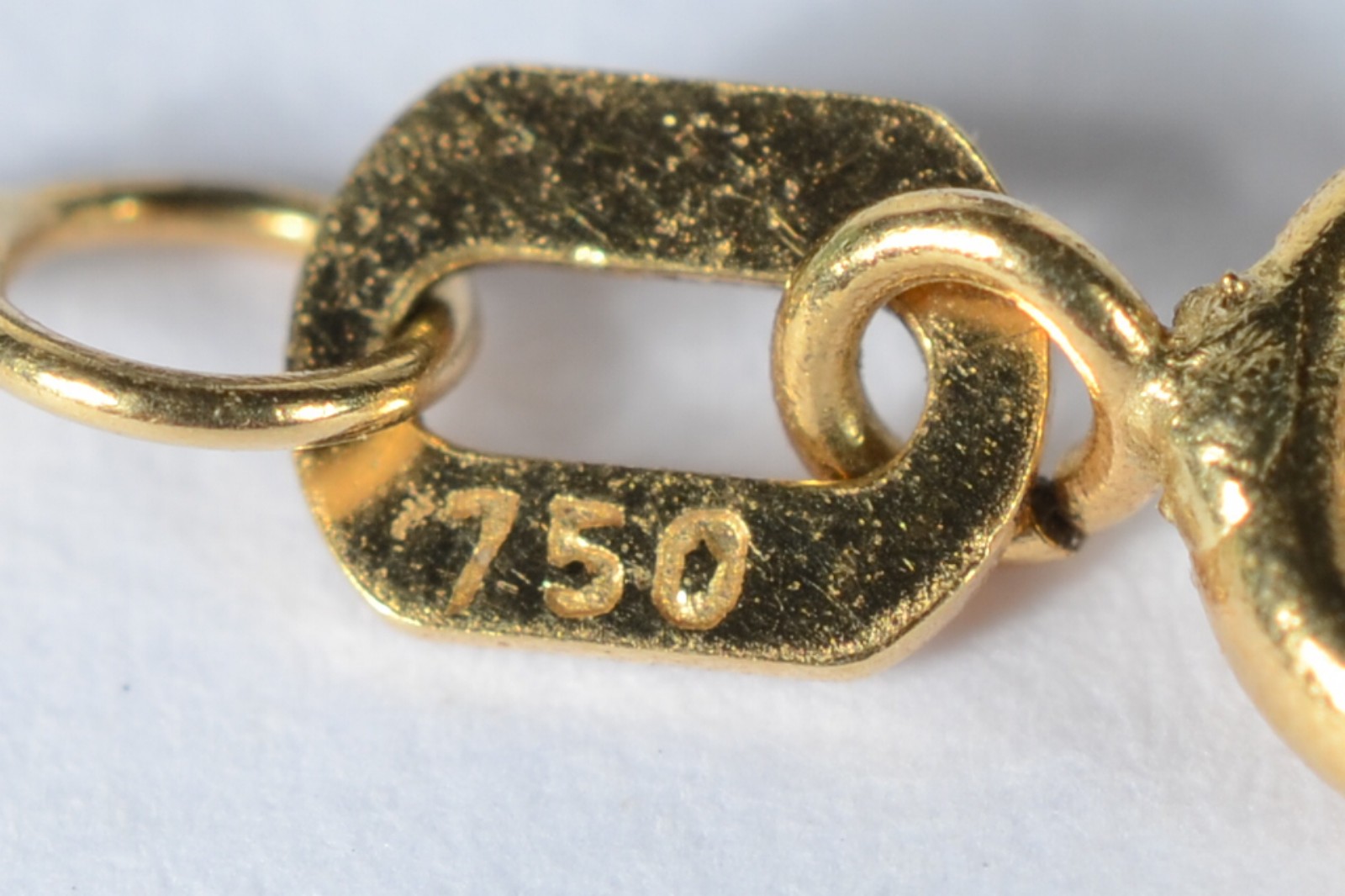 Colar com pendente com imagem sacra de ouro 18 k., contraste 750 mls... - foto 6 de 7