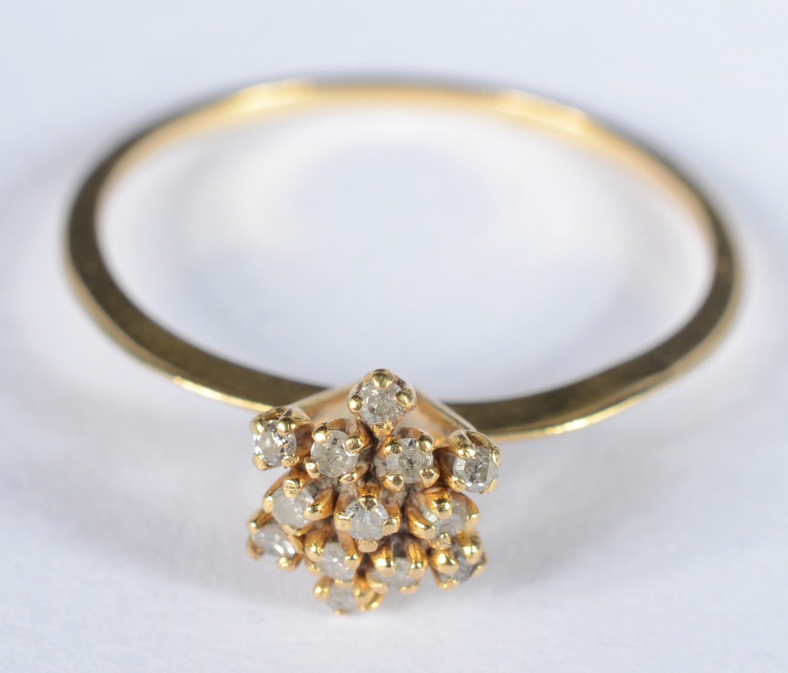 Anel feitio chuveiro de ouro 18 k., contraste 750 mls. Aro 15. (Por... - foto 2 de 5