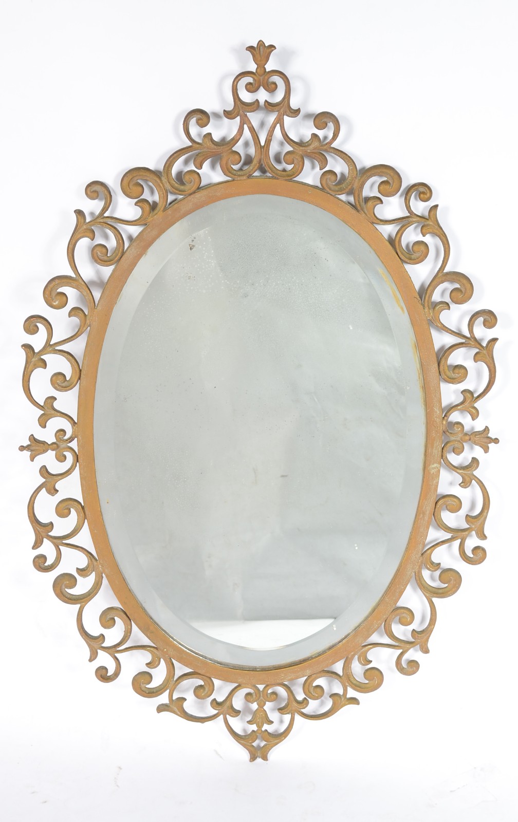 Espelho oval de cristal bisotado com moldura de metal dourado. - foto 1 de 6