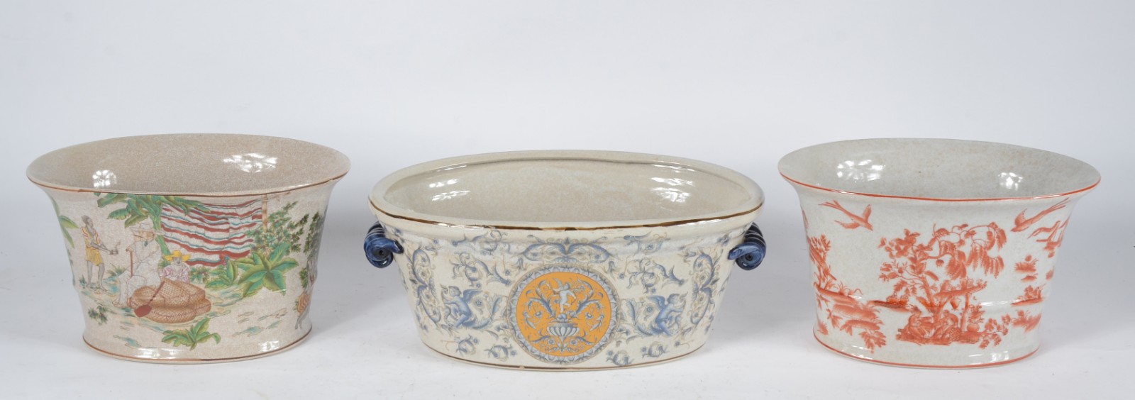 Três cachepots de porcelana oriental, formatos e decorações diversas... - foto 4 de 4