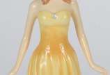 Royal Doulton (1815), October Opal - Escultura de porcelana inglesa representando dama de vestido amarelo.