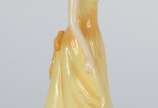 Royal Doulton (1815), October Opal - Escultura de porcelana inglesa representando dama de vestido amarelo.