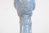 Escultura de cerâmica azul representando papagaio. - Escultura de cerâmica azul representando papagaio.