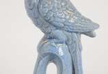 Escultura de cerâmica azul representando papagaio. - Escultura de cerâmica azul representando papagaio.