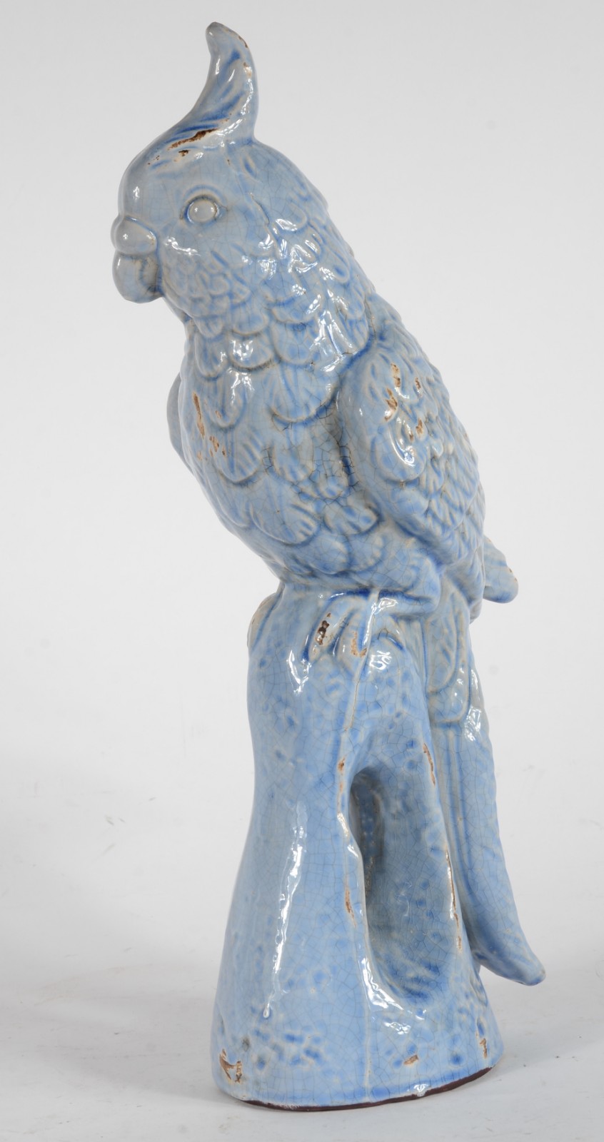 Escultura de cerâmica azul representando cacatua. - foto 1 de 10