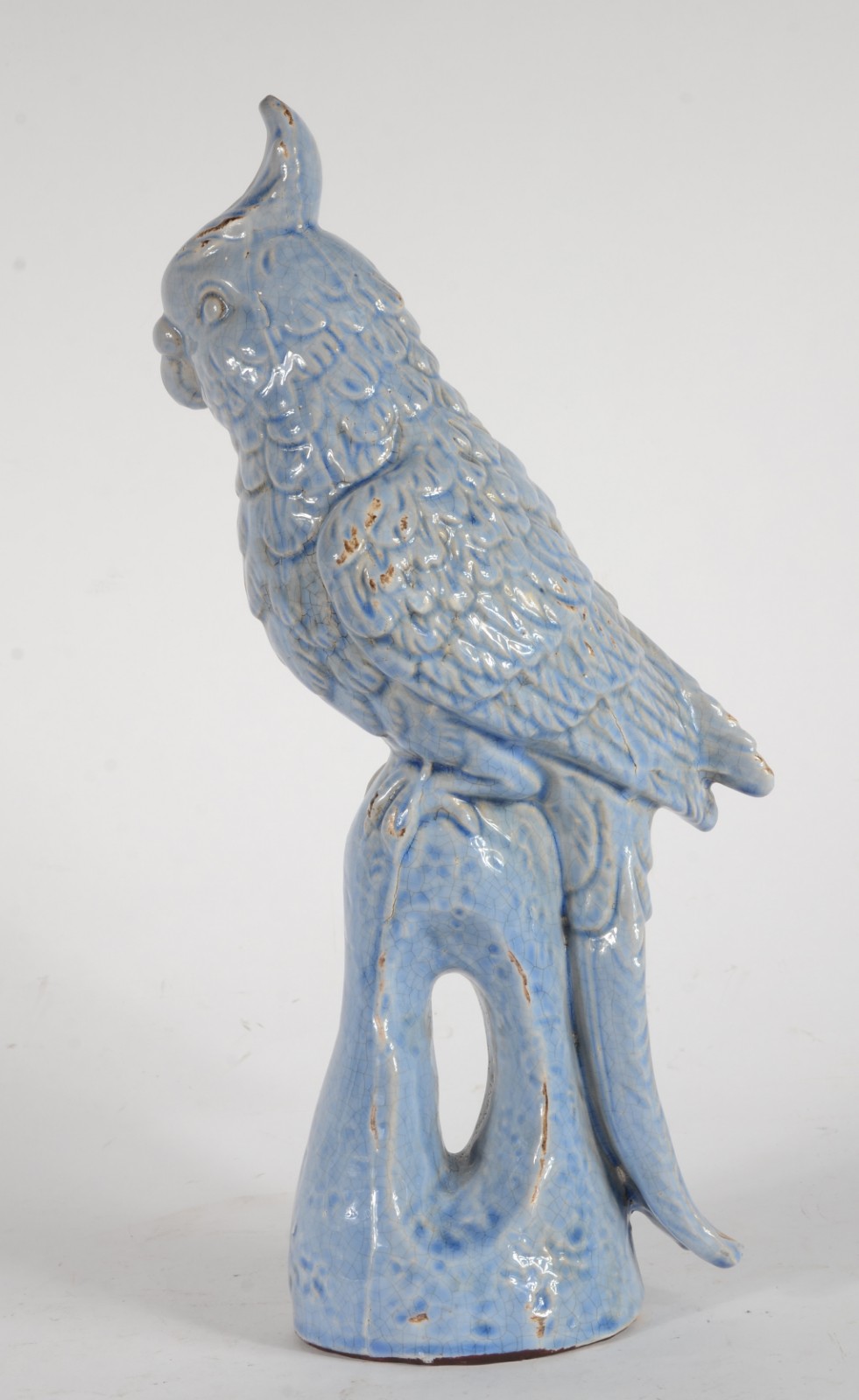Escultura de cerâmica azul representando cacatua. - foto 3 de 10